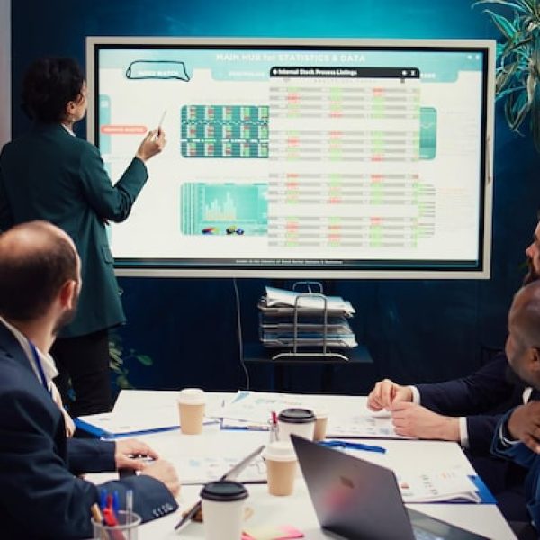 operations-manager-develops-sales-strategies-targets_482257-90826